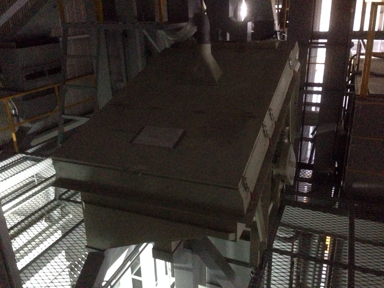 屑米震動機、碎米震動機