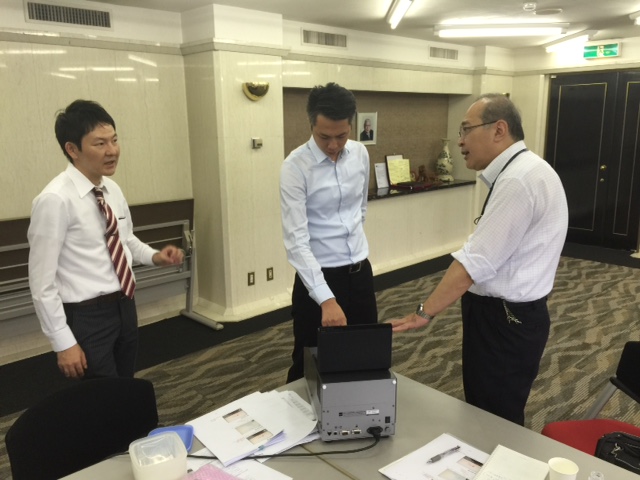 KETT、細川受訓照片、成份分析計、食味計